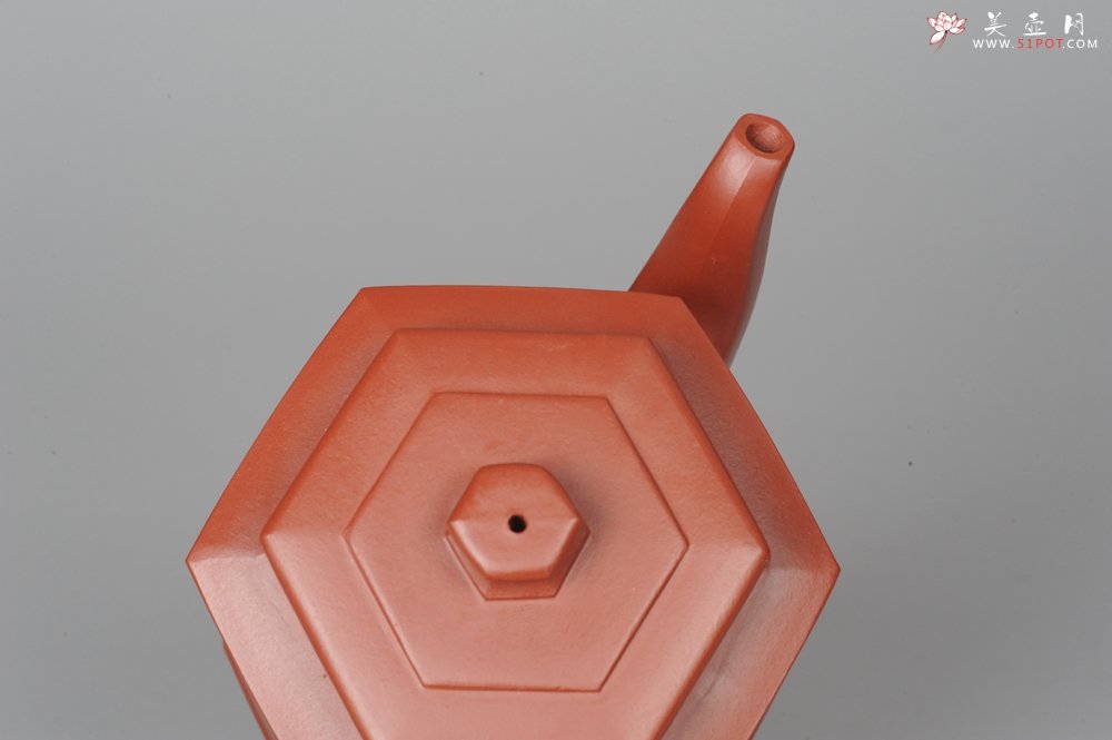 紫砂壶图片：端庄秀雅 大红袍朱泥全手工双线六方宫灯  - 美壶网