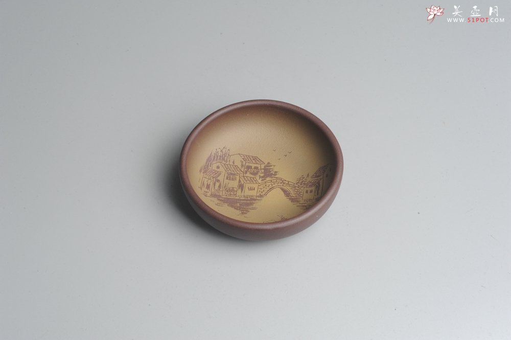 紫砂壶图片：美杯特惠 精品山水杯款式三 紫泥粉段泥 各不同^_^好玩 直径8.7cm - 美壶网