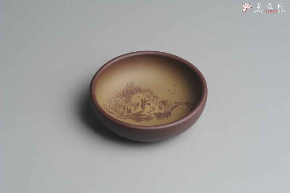 紫砂壶图片：美杯特惠 精品山水杯款式三 紫泥粉段泥 各不同^_^好玩 直径8.7cm - 美壶网