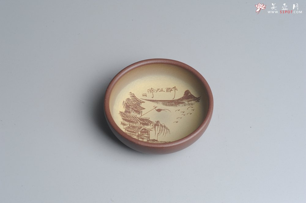 紫砂壶图片：美杯特惠 精品山水杯 醉江南 紫泥粉段泥 各不同^_^好玩 直径8.7cm - 美壶网