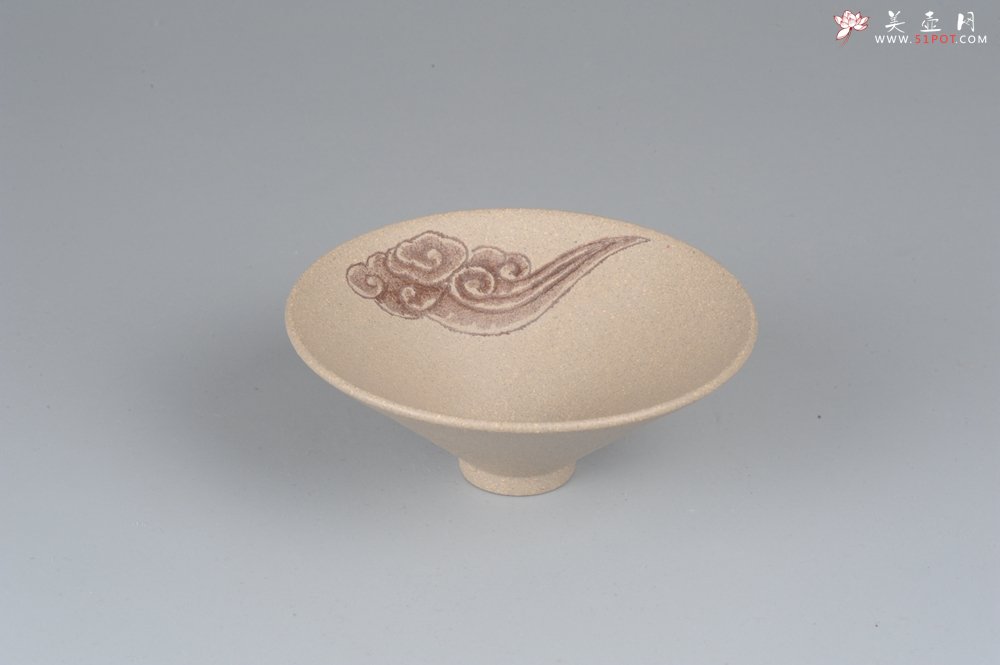 紫砂壶图片：美杯特惠 精品段泥斗笠杯 祥云文气好玩 - 美壶网