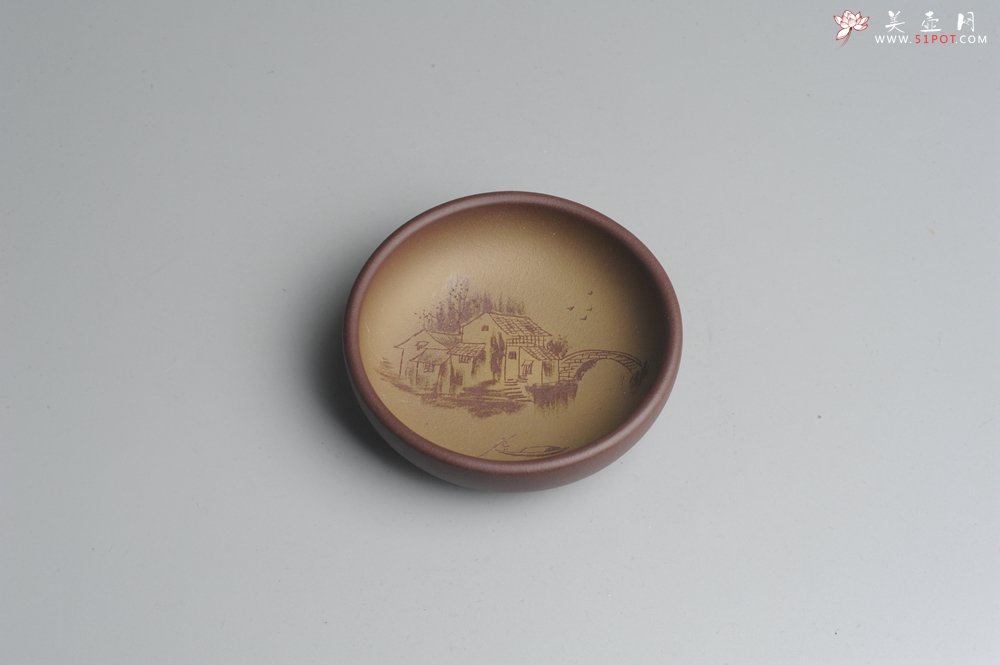 紫砂壶图片：美杯特惠 精品山水杯款式三 紫泥粉段泥 各不同^_^好玩 直径8.7cm - 美壶网