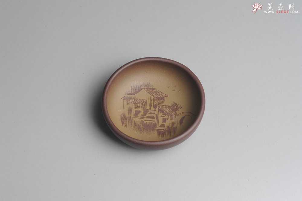 紫砂壶图片：美杯特惠 精品山水杯款式三 紫泥粉段泥 各不同^_^好玩 直径8.7cm - 美壶网