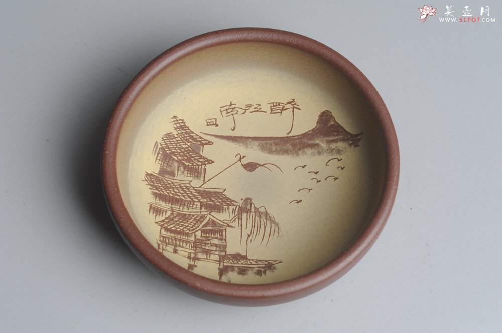 紫砂壶图片：美杯特惠 精品山水杯 醉江南 紫泥粉段泥 各不同^_^好玩 直径8.7cm - 美壶网