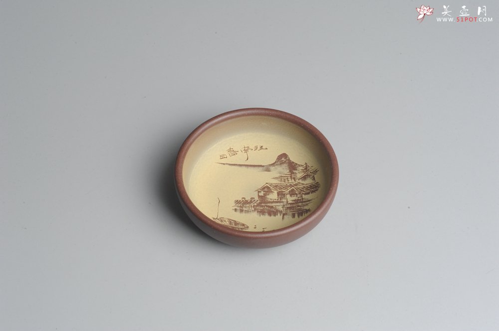 紫砂壶图片：美杯特惠 精品山水杯 醉江南 紫泥粉段泥 各不同^_^好玩 直径8.7cm - 美壶网