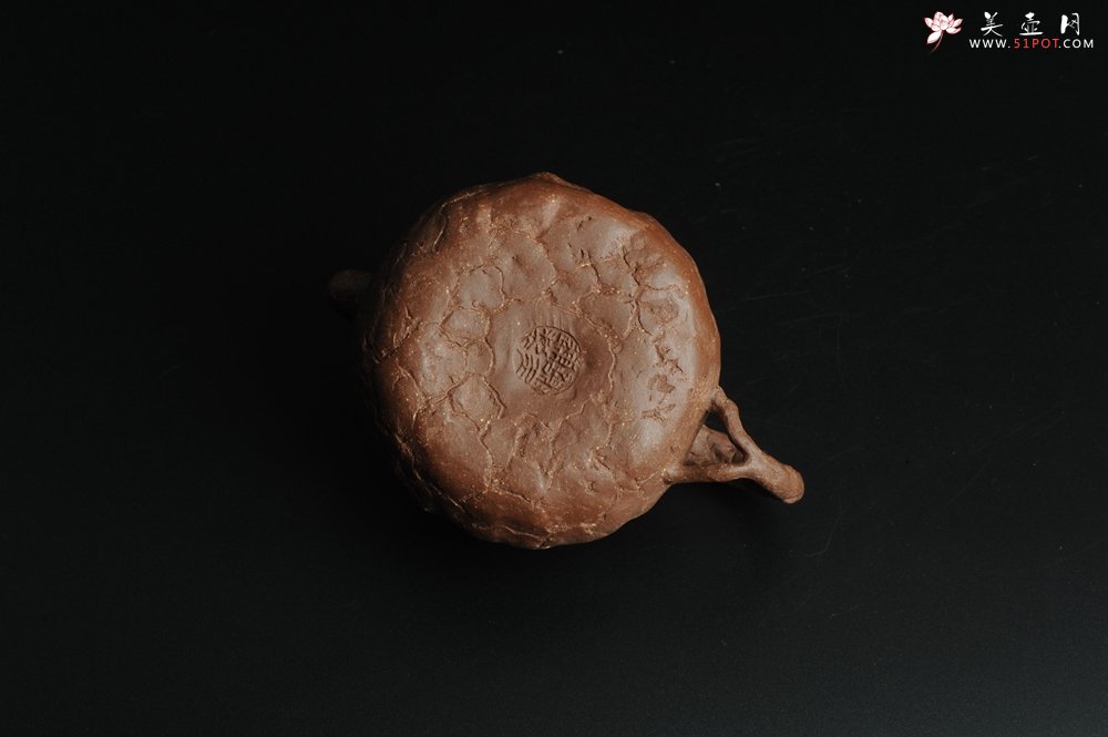 紫砂壶图片：全手工一手壶 瓜蒂龚春壶 小巧可爱 - 美壶网