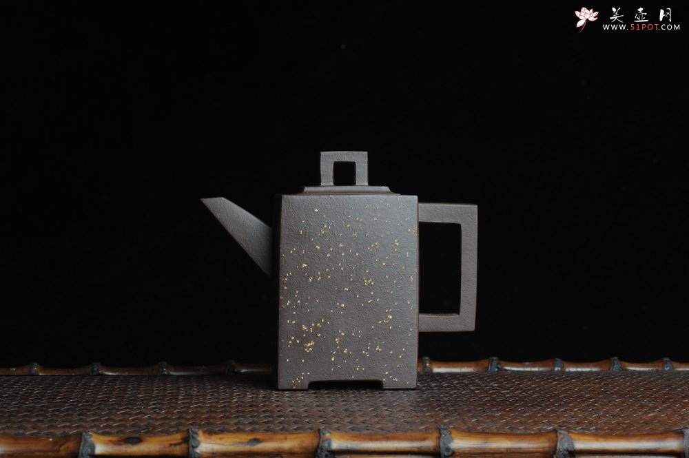 紫砂壶图片：美壶特惠 全手工四方镶制铺砂砖方壶 一气呵成 口盖 未整过口 不露砂 - 美壶网