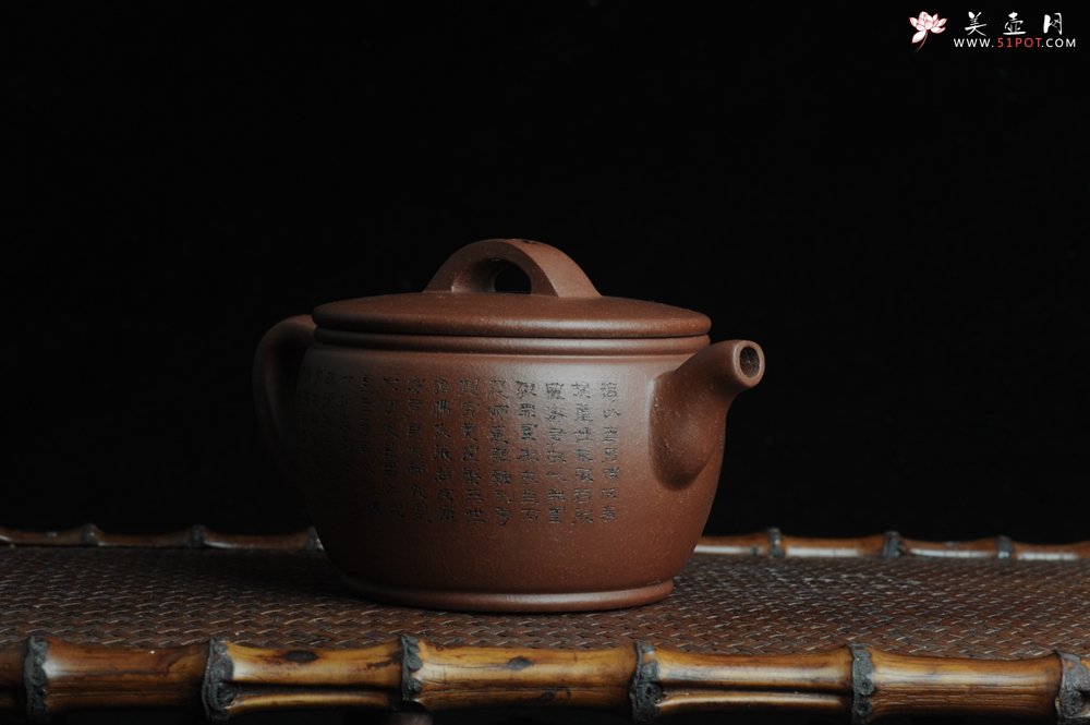 紫砂壶图片：美壶特惠 优质紫泥心经汉瓦 陈俊儒精心装饰 文气十足 - 美壶网