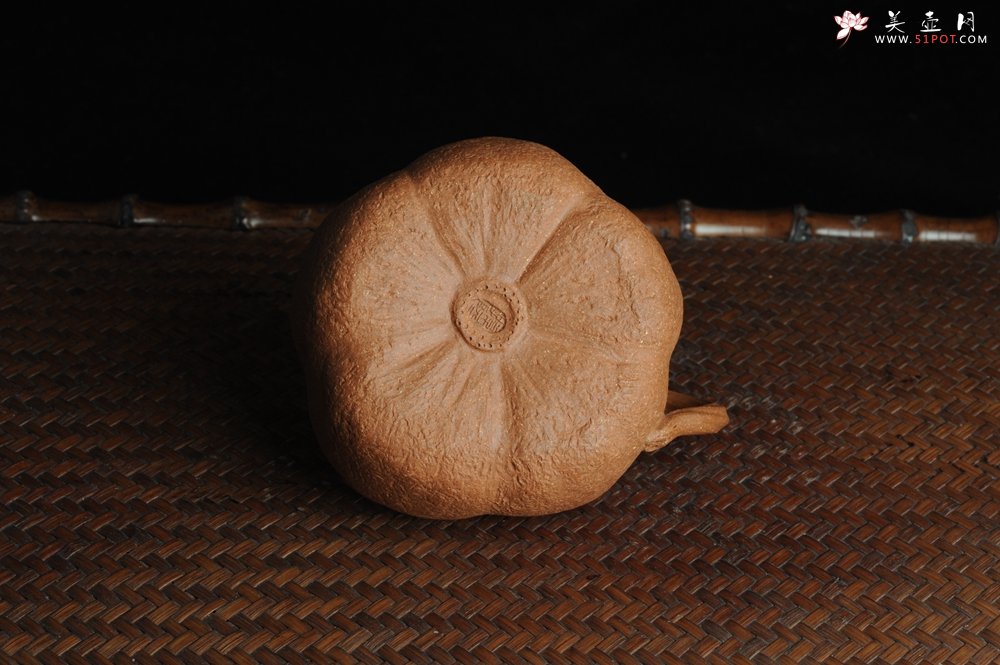 紫砂壶图片：仿生花货 全手工文人小南瓜 肌理丰富 - 美壶网