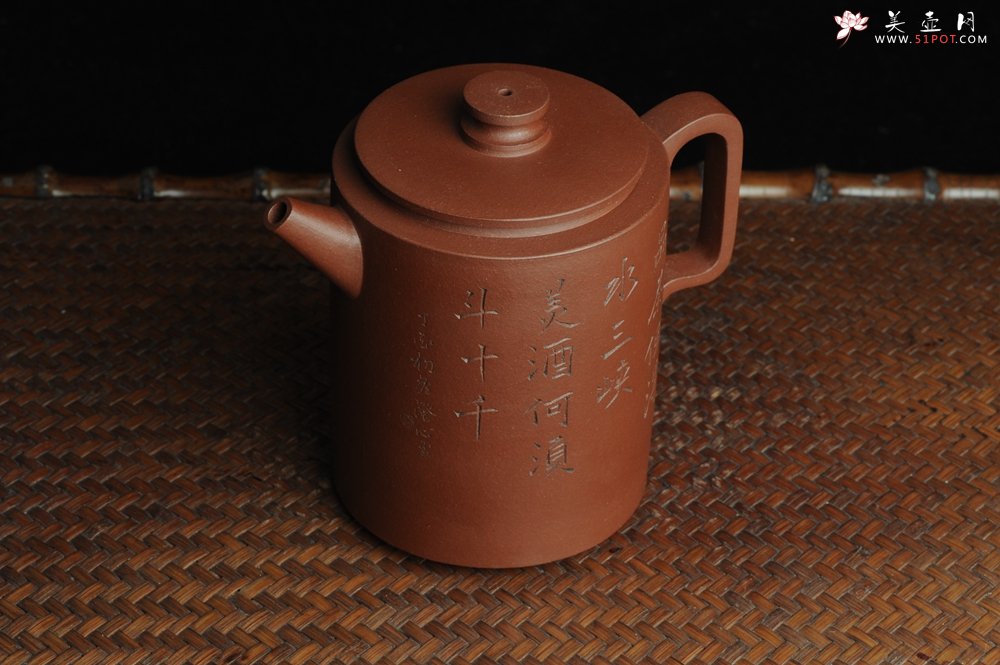 紫砂壶图片：美壶特惠 精品圆础 助工俞霞即兴装饰 品茶但得水山峡 美酒何须斗十千 - 美壶网