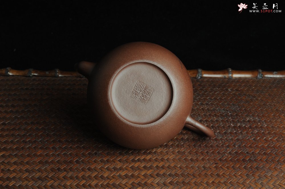 紫砂壶图片：美壶特惠 全手工精品秀雅高梨形 装饰兰草 - 美壶网