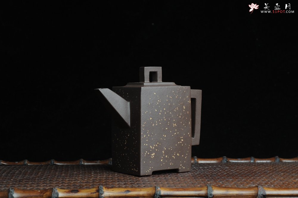 紫砂壶图片：美壶特惠 全手工四方镶制铺砂砖方壶 一气呵成 口盖 未整过口 不露砂 - 美壶网