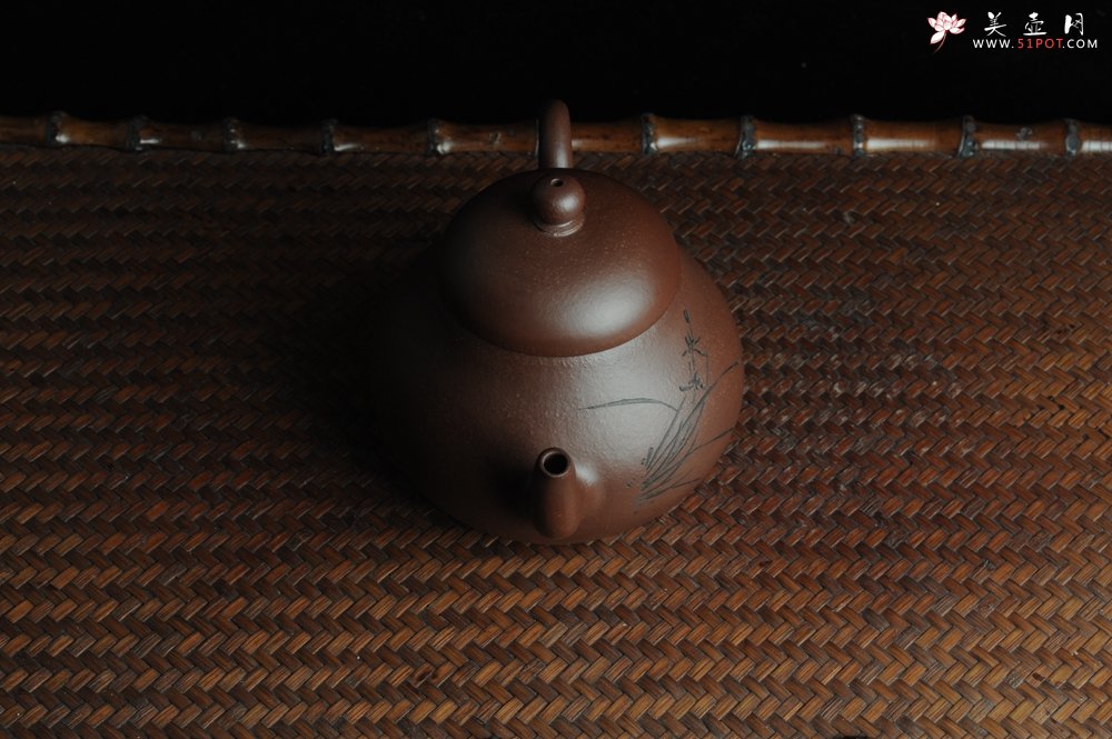紫砂壶图片：美壶特惠 全手工精品秀雅高梨形 装饰兰草 - 美壶网