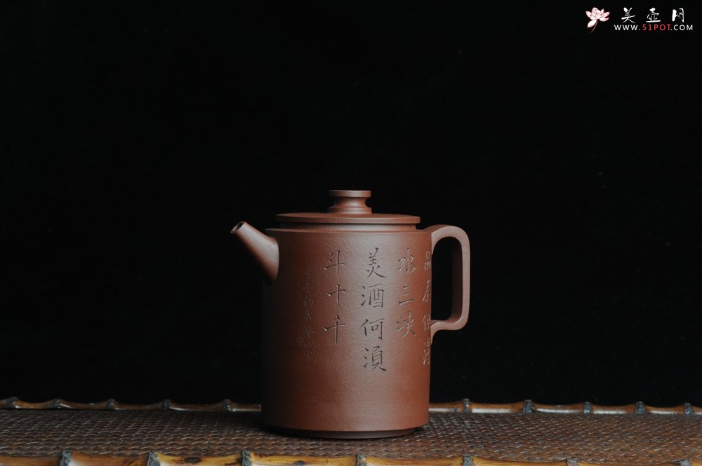 紫砂壶图片：美壶特惠 精品圆础 助工俞霞即兴装饰 品茶但得水山峡 美酒何须斗十千 - 美壶网