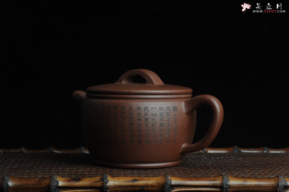 紫砂壶图片：美壶特惠 优质紫泥心经汉瓦 陈俊儒精心装饰 文气十足 - 美壶网