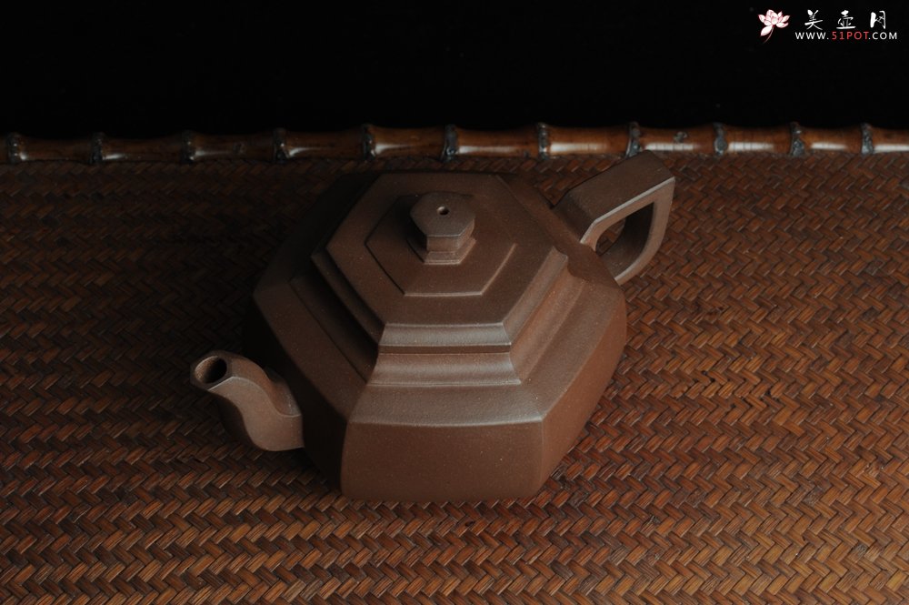紫砂壶图片：全手工六方雪华壶 瑞雪兆丰年 - 美壶网