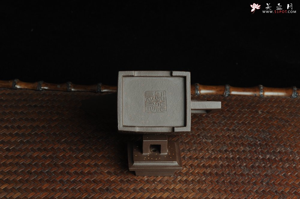 紫砂壶图片：美壶特惠 全手工四方镶制铺砂砖方壶 一气呵成 口盖 未整过口 不露砂 - 美壶网