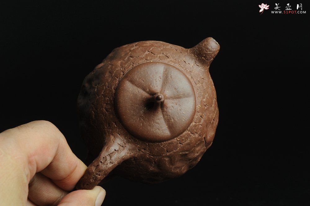 紫砂壶图片：全手工一手壶 瓜蒂龚春壶 小巧可爱 - 美壶网