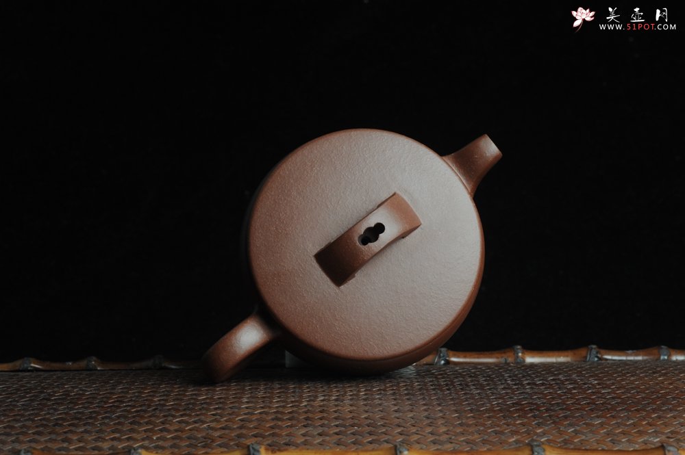 紫砂壶图片：美壶特惠 优质紫泥清仙汉瓦 陈俊儒精心装饰 文气十足 - 美壶网