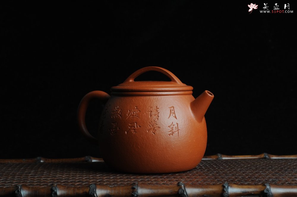 紫砂壶图片：优质赵庄朱泥全手工汉瓦 方健双刀文气装饰悟道罗汉图 - 美壶网