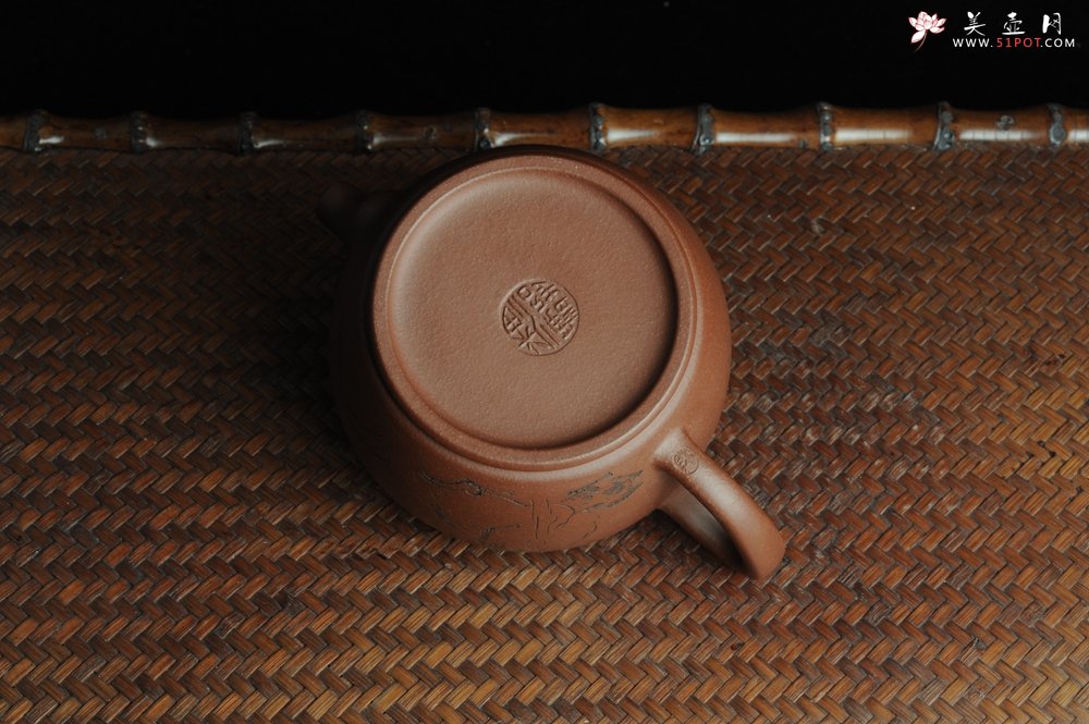 紫砂壶图片：美壶特惠 优质紫泥清仙汉瓦 陈俊儒精心装饰 文气十足 - 美壶网