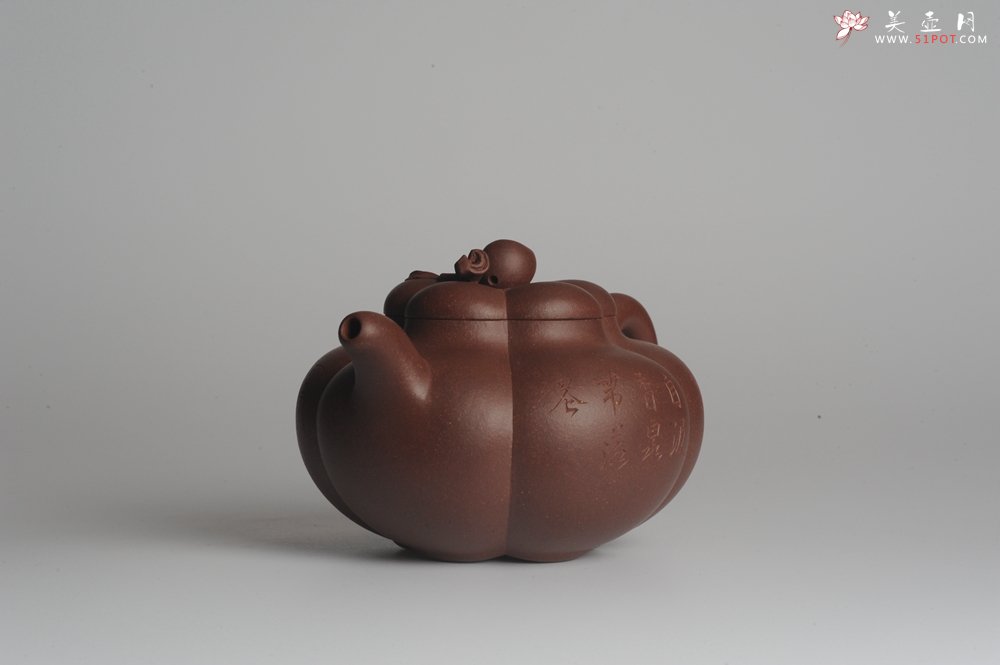 紫砂壶图片：精品全手工上合桃 助工俞霞即兴装饰 - 美壶网