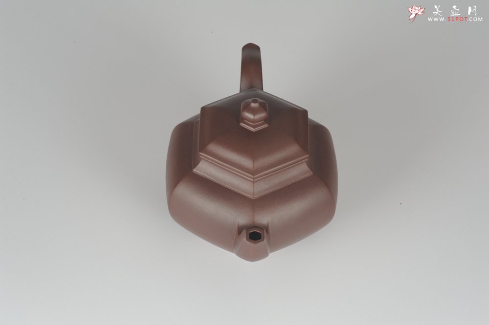 紫砂壶图片：气势磅礴 线面挺括 全手工精工老紫泥六方笑樱壶 - 美壶网