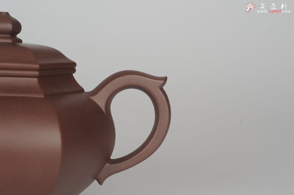 紫砂壶图片：气势磅礴 线面挺括 全手工精工老紫泥六方笑樱壶 - 美壶网