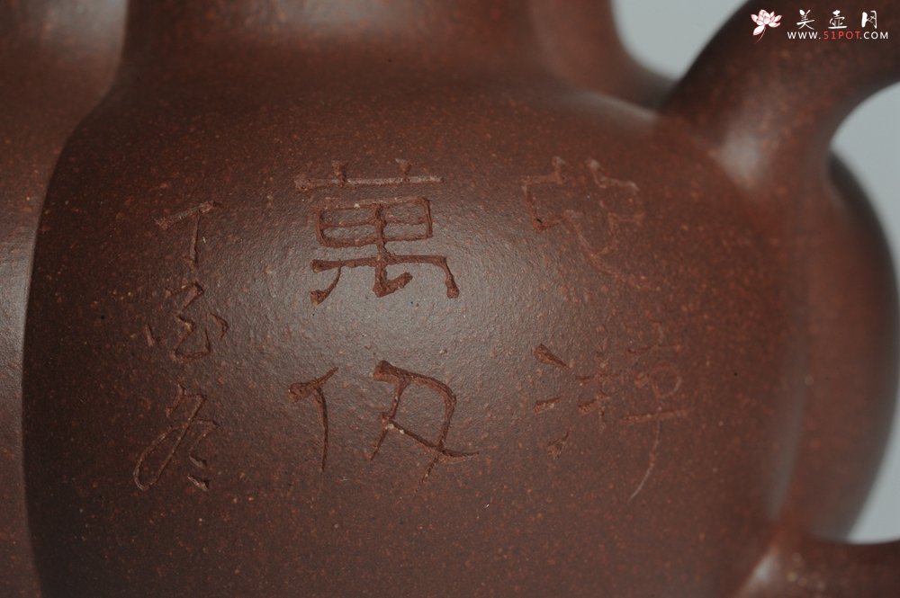 紫砂壶图片：精品全手工上合桃 助工俞霞即兴装饰 - 美壶网