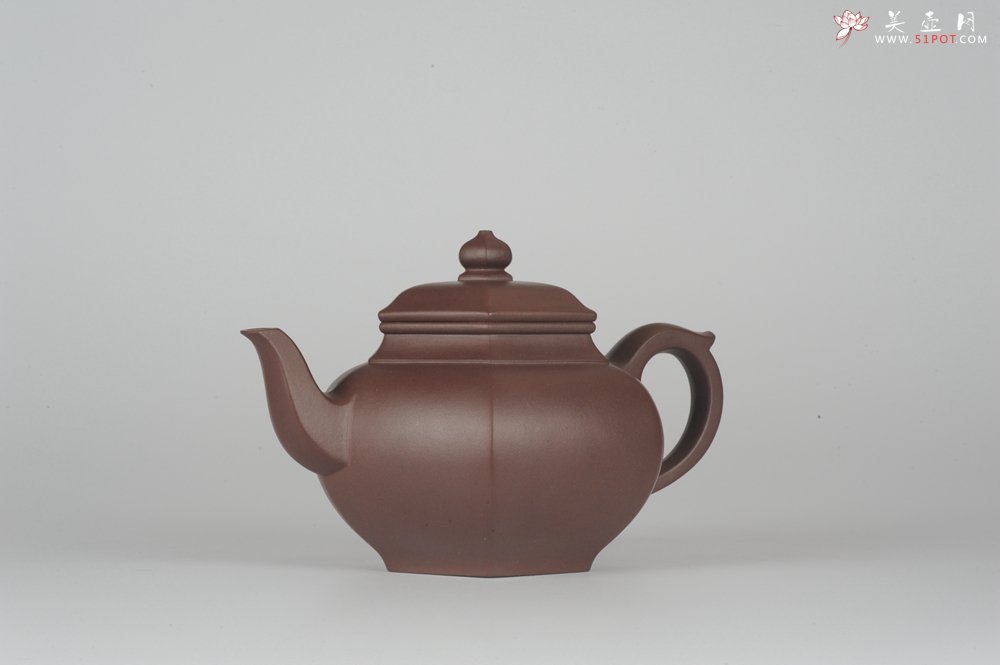 紫砂壶图片：气势磅礴 线面挺括 全手工精工老紫泥六方笑樱壶 - 美壶网