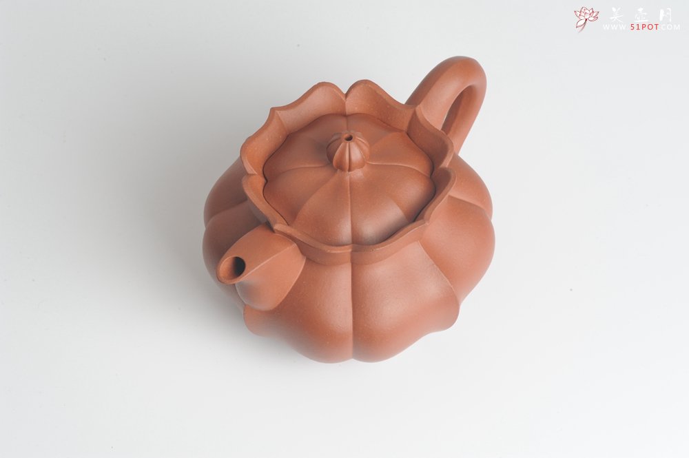 紫砂壶图片：优质清水泥精品莲花僧帽 难度大 线条干净利落 - 美壶网