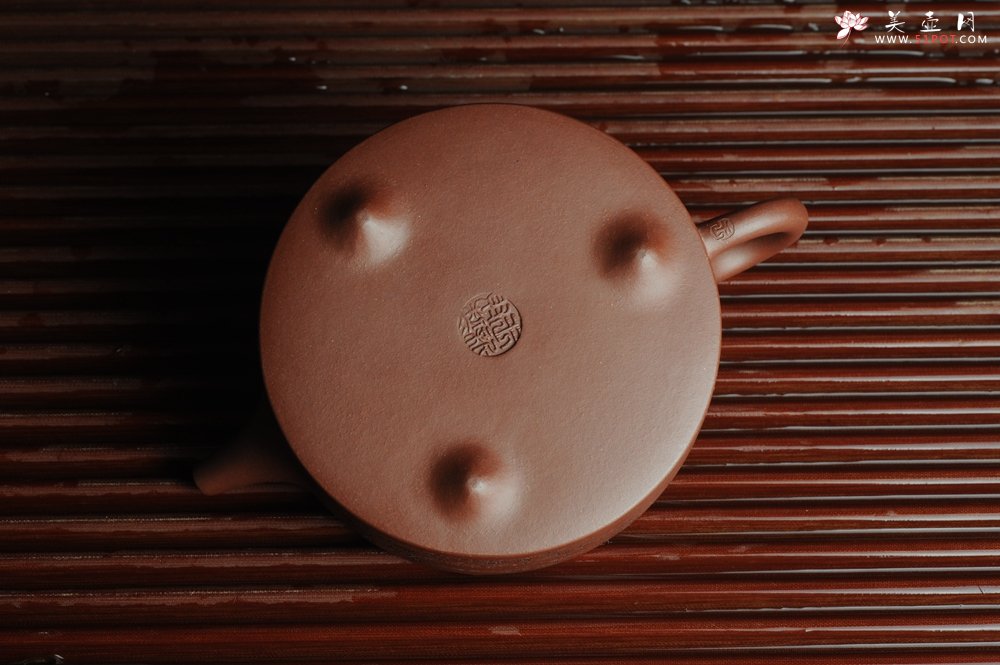 紫砂壶图片：美壶特惠 曼生周盘 通景山水 做工超精致 茶人醉爱 - 美壶网