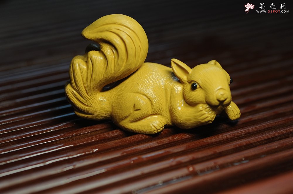 紫砂壶图片：美宠特惠 精致手工茶宠段泥拉毛松鼠 神态可掬 有趣 - 美壶网