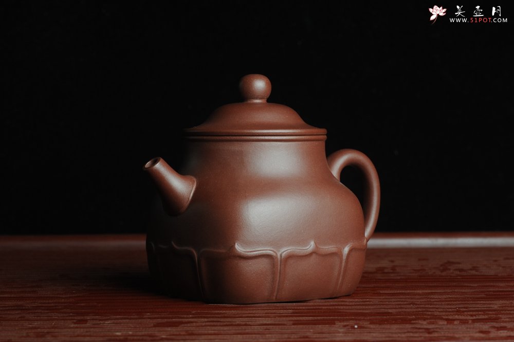 紫砂壶图片：美壶特惠 精工四方莲台 茶人醉爱 仅此一只 - 美壶网