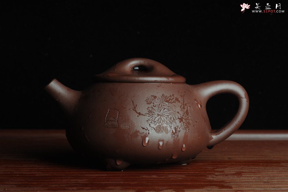 紫砂壶图片：美壶特惠 深丛隐孤芳 经典平盖小石瓢 满瓢（景舟石瓢）装饰菊花 泥料超好高档包装 做工灰常精致 - 美壶网