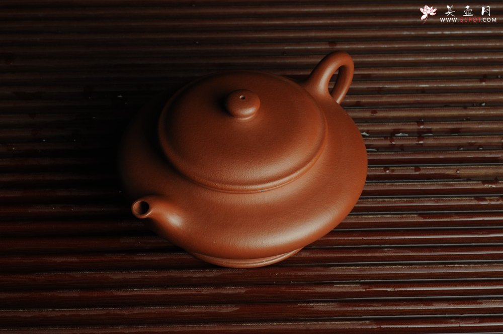 紫砂壶图片：美壶特惠 老清水泥虚扁 料子灰常好 茶人醉爱 - 美壶网