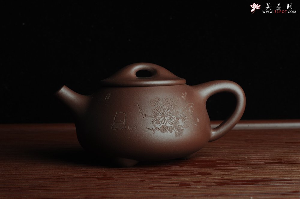 紫砂壶图片：美壶特惠 深丛隐孤芳 经典平盖小石瓢 满瓢（景舟石瓢）装饰菊花 泥料超好高档包装 做工灰常精致 - 美壶网