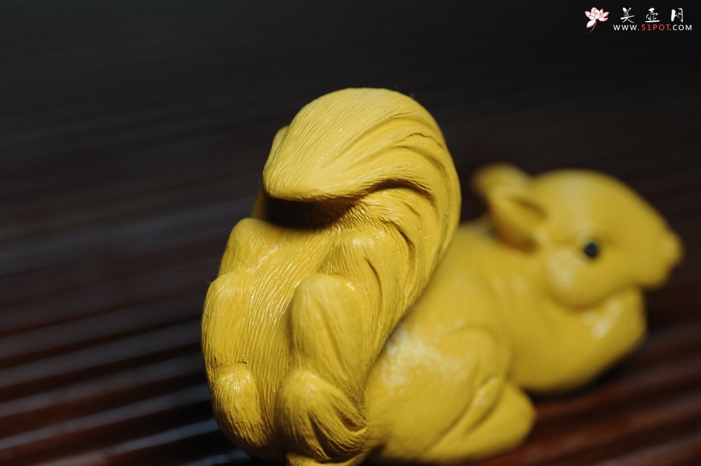 紫砂壶图片：美宠特惠 精致手工茶宠段泥拉毛松鼠 神态可掬 有趣 - 美壶网