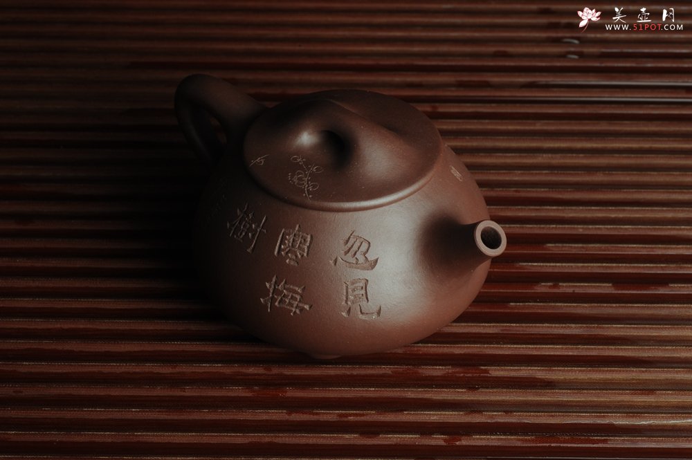 紫砂壶图片：美壶特惠 经典平盖小石瓢 满瓢（景舟石瓢）装饰梅花 泥料超好高档包装一壶二杯 做工灰常精致 - 美壶网