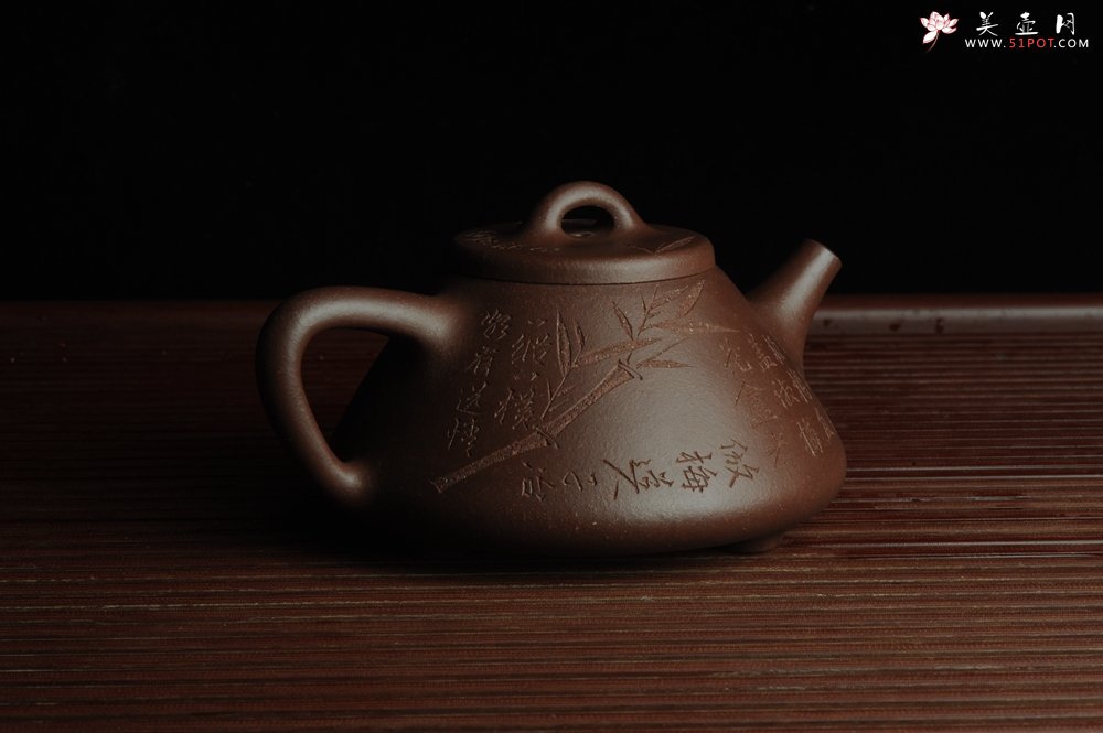 紫砂壶图片：优质紫泥 全手工精品摹古老子冶石瓢 骨肉匀挺 清茗堂助工文气装饰板桥竹 文人风骨尽显 - 美壶网