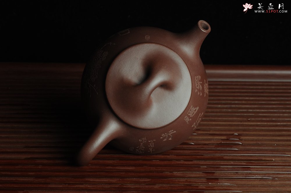 紫砂壶图片：美壶特惠 深丛隐孤芳 经典平盖小石瓢 满瓢（景舟石瓢）装饰菊花 泥料超好高档包装 做工灰常精致 - 美壶网