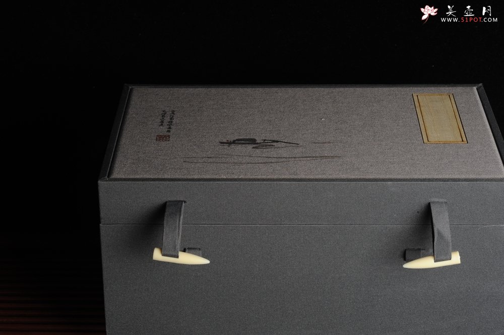 紫砂壶图片：美壶特惠 深丛隐孤芳 经典平盖小石瓢 满瓢（景舟石瓢）装饰菊花 泥料超好高档包装 做工灰常精致 - 美壶网