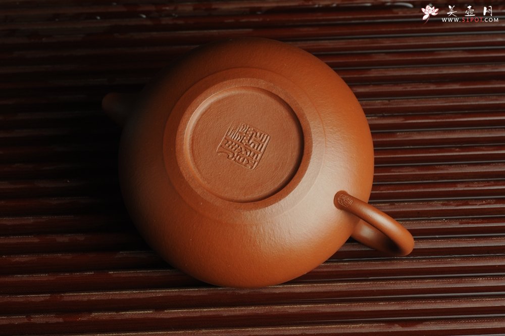 紫砂壶图片：正宗小煤窑朱泥 全手工仿古 气韵流畅 - 美壶网