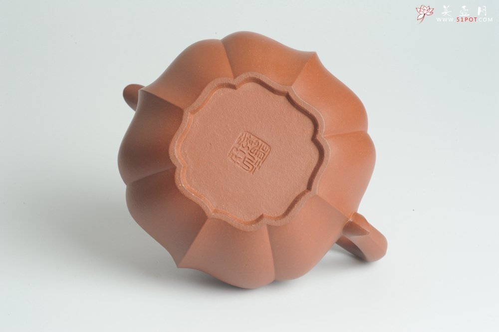 紫砂壶图片：优质清水泥精品莲花僧帽 难度大 线条干净利落 - 美壶网