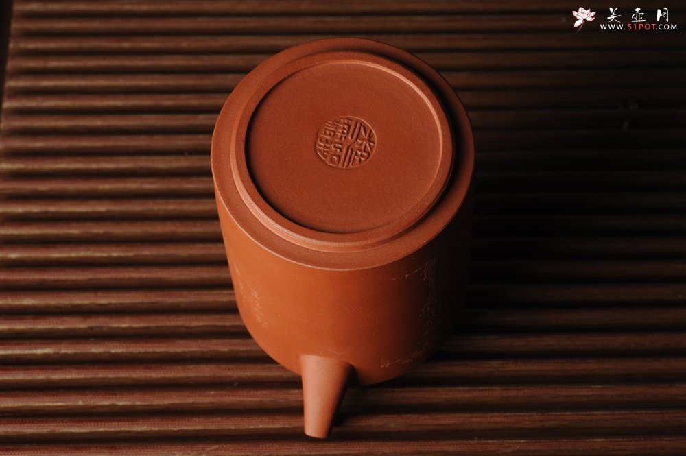 紫砂壶图片：美壶特惠 优质老清水泥文人小壶圆础 助工俞霞即兴装饰 月斜诗梦瘦 风散墨花香 - 美壶网