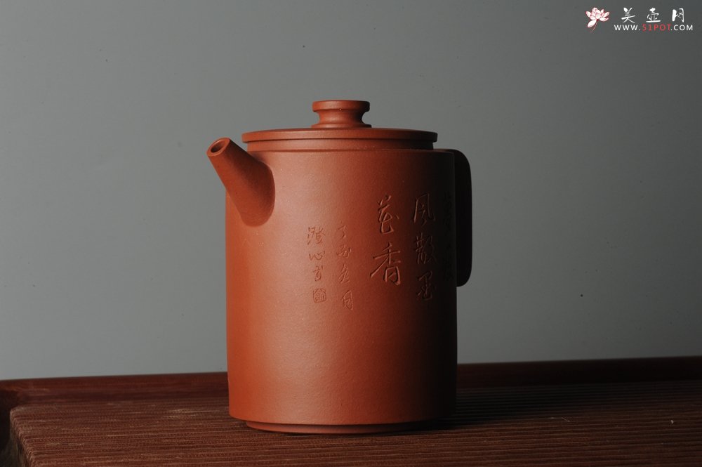 紫砂壶图片：美壶特惠 优质老清水泥文人小壶圆础 助工俞霞即兴装饰 月斜诗梦瘦 风散墨花香 - 美壶网