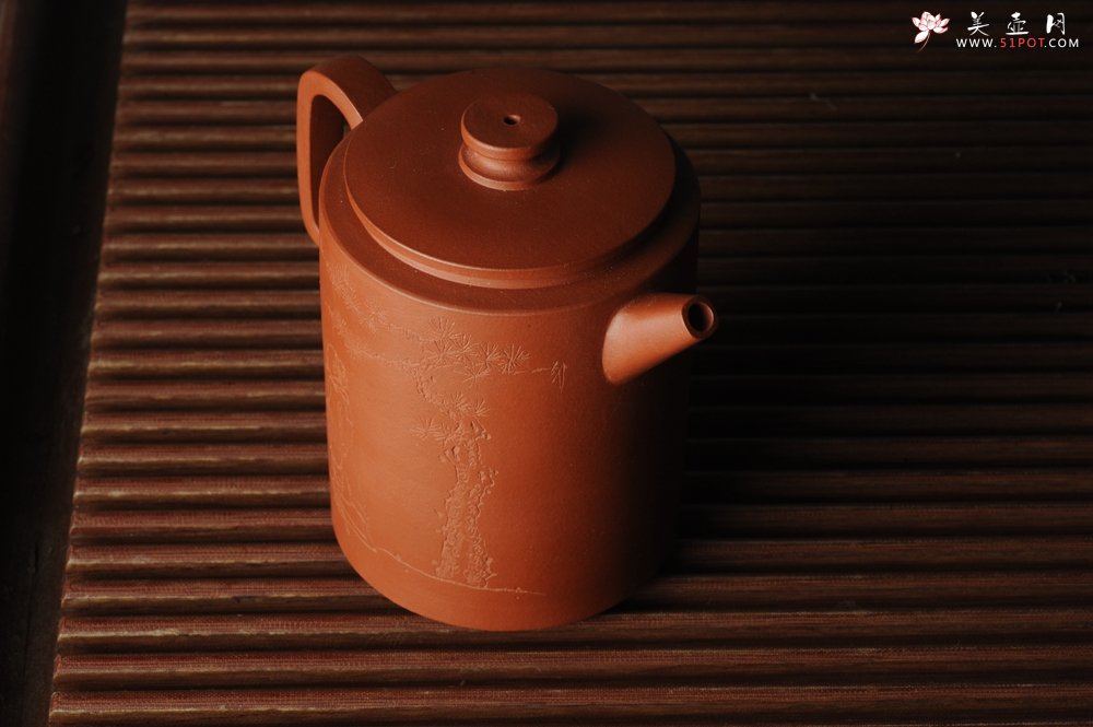 紫砂壶图片：美壶特惠 优质老清水泥文人小壶圆础 助工俞霞即兴装饰 月斜诗梦瘦 风散墨花香 - 美壶网