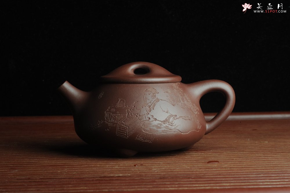 紫砂壶图片：贺岁新品 优质紫茄泥全手工高士煮茶图 茶亦醉人 文气满瓢 - 美壶网