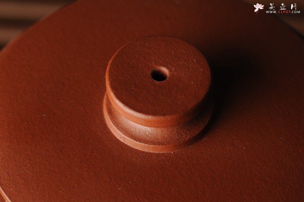 紫砂壶图片：美壶特惠 优质老清水泥文人小壶圆础 助工俞霞即兴装饰 月斜诗梦瘦 风散墨花香 - 美壶网