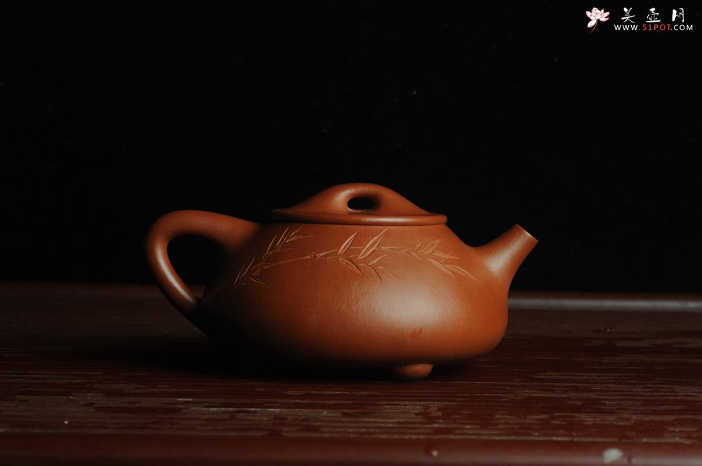 紫砂壶图片：优质朱泥全手工刻竹石瓢 天道无亲常与善人 - 美壶网
